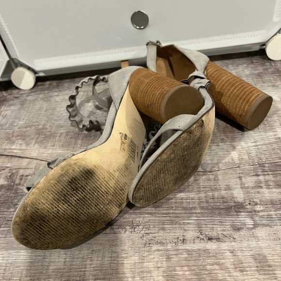 Well Worn Blue-Gray Heels - Picture 4 of 4